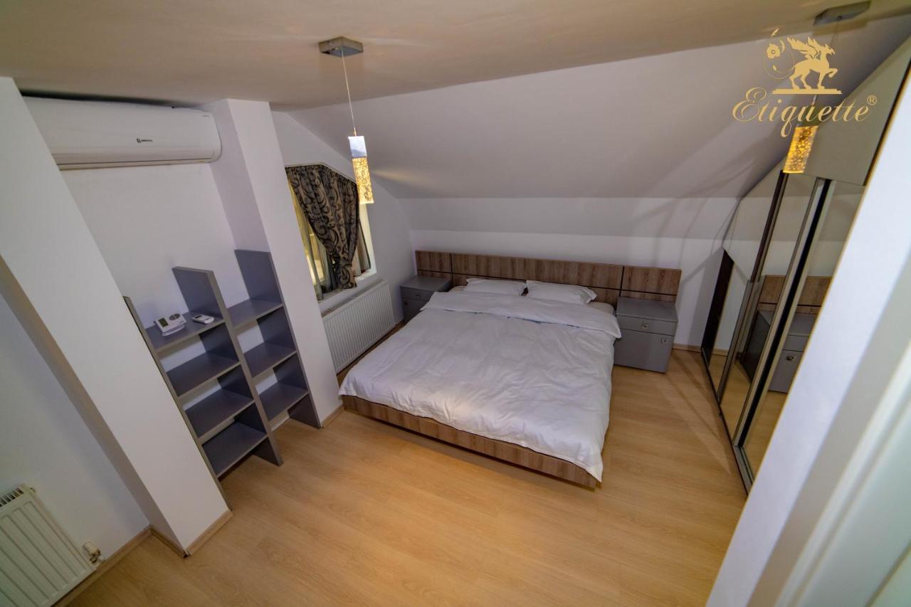 Villa Etiquette Deva Exteriör bild