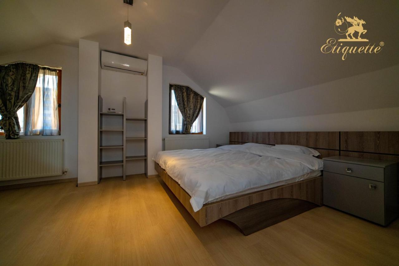 Villa Etiquette Deva Exteriör bild