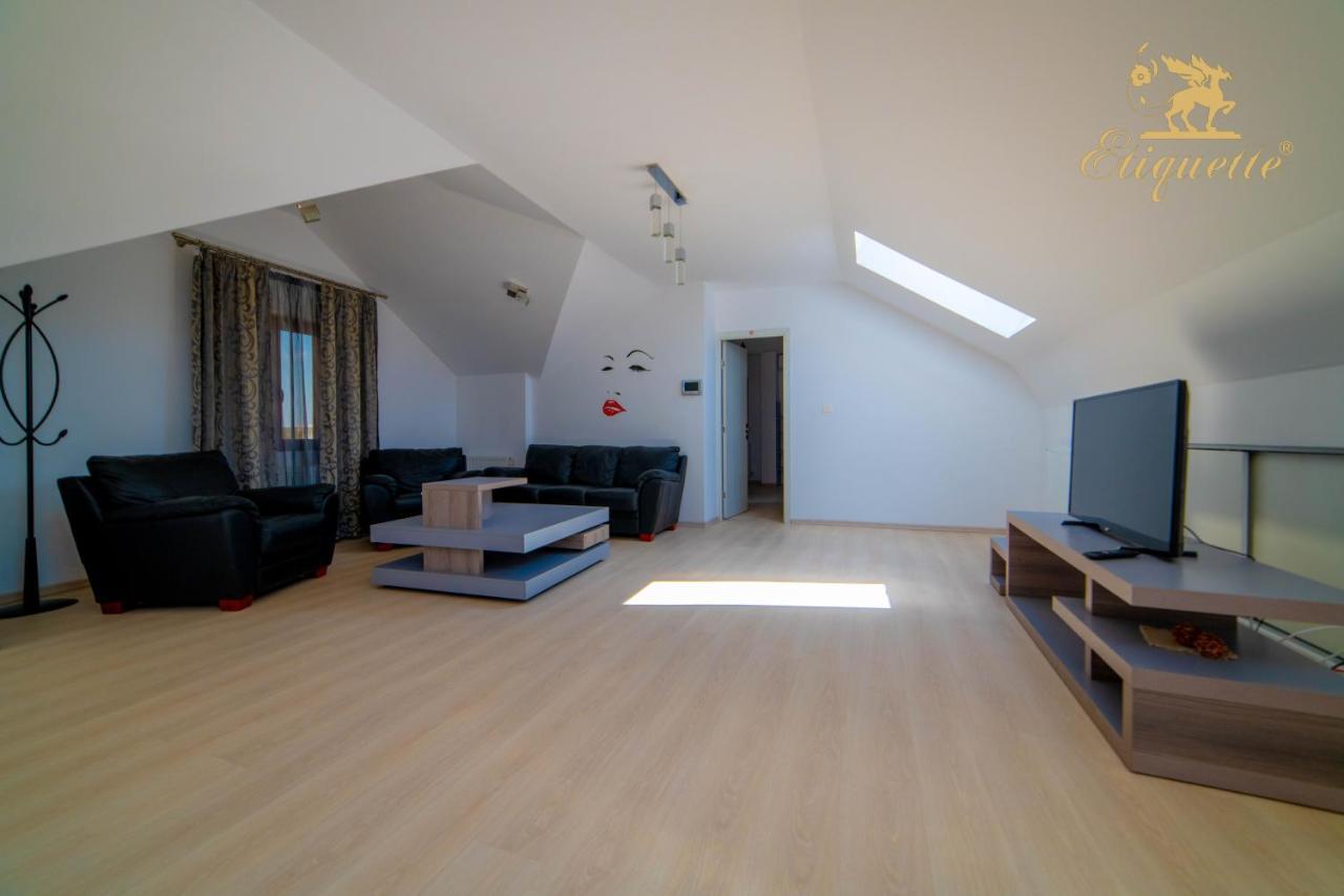 Villa Etiquette Deva Exteriör bild