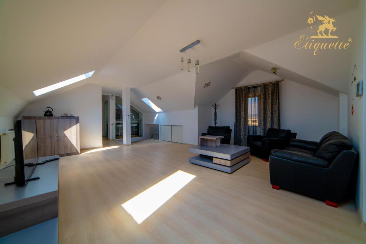 Villa Etiquette Deva Exteriör bild